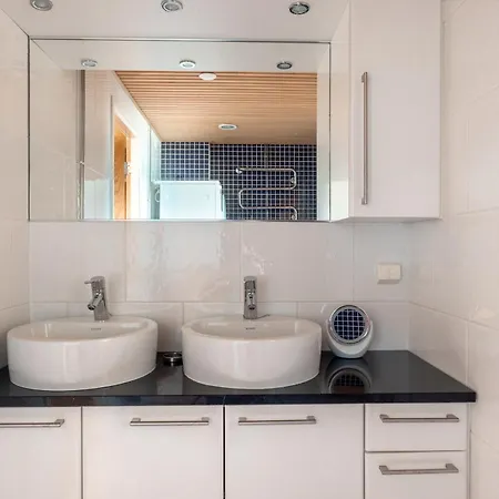2ndhomes Luxurious 2br With Rooftop Terrace & Sauna In Kamppi Center Lägenhet Helsingfors